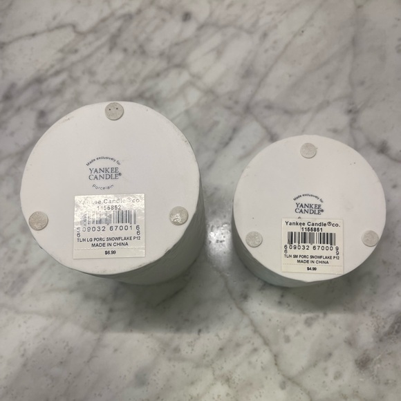 NWT Yankee Candle Porcelain Off-White Snowflake Tea-light Set. - Picture 4 of 5